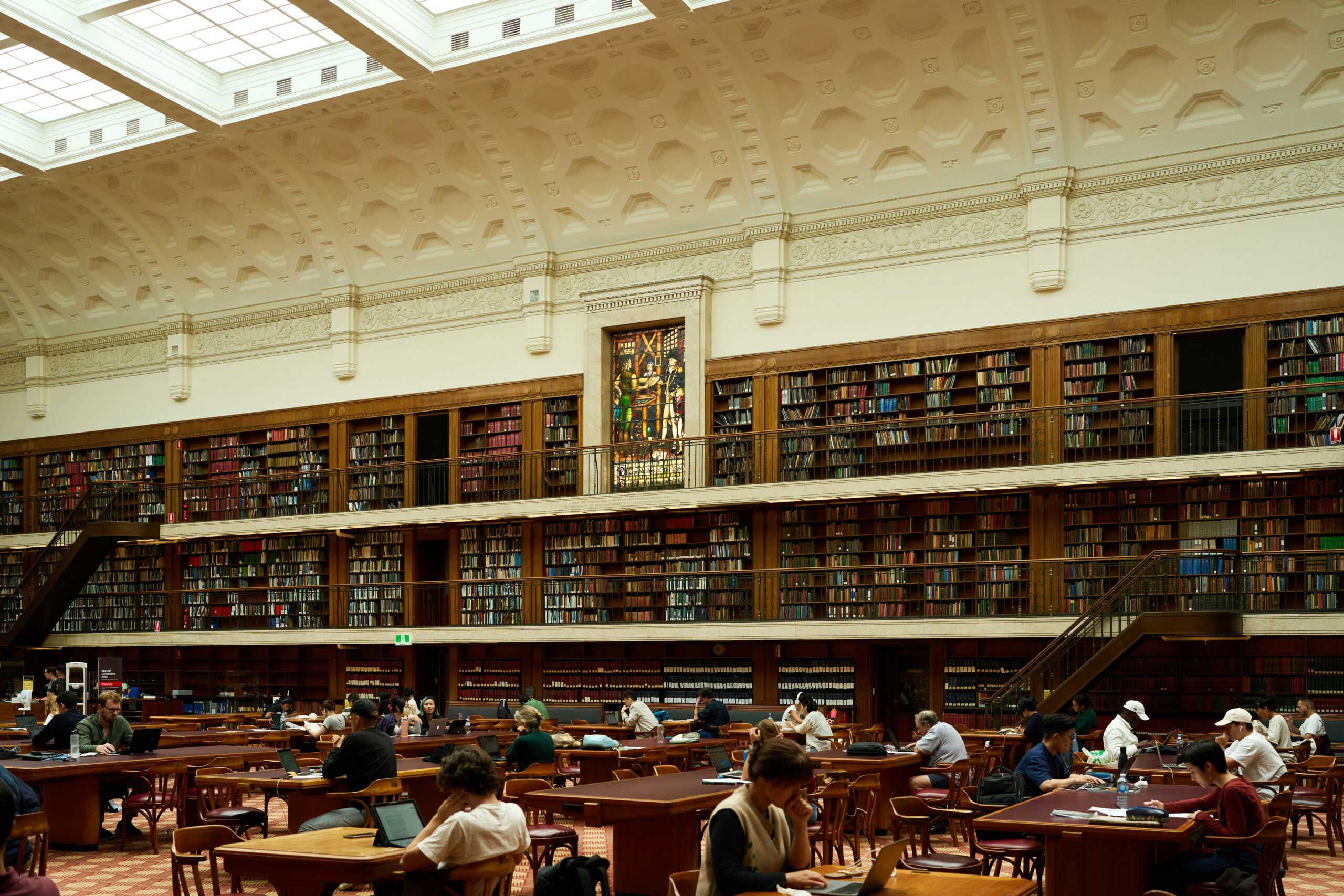 Which Study Abroad Programs in the UK Offer Scholarships?